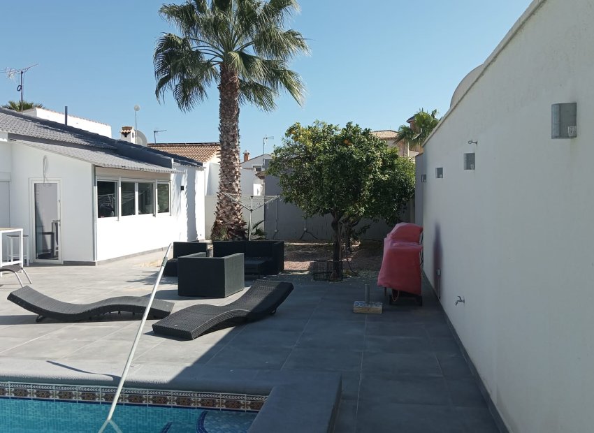 Herverkoop - Vrijstaande woning / Villa -
Lomas de Cabo Roig