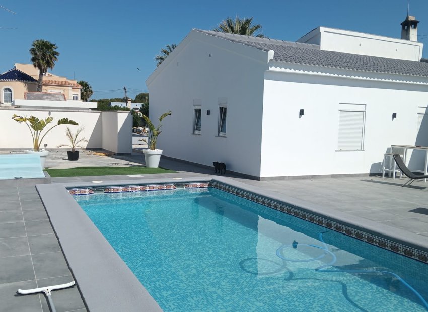 Herverkoop - Vrijstaande woning / Villa -
Lomas de Cabo Roig