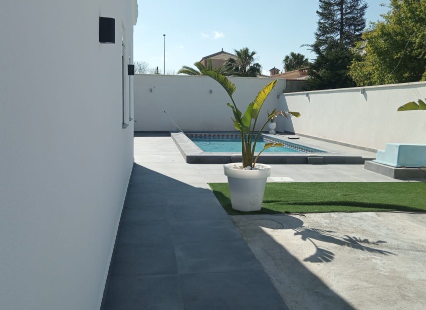 Herverkoop - Vrijstaande woning / Villa -
Lomas de Cabo Roig