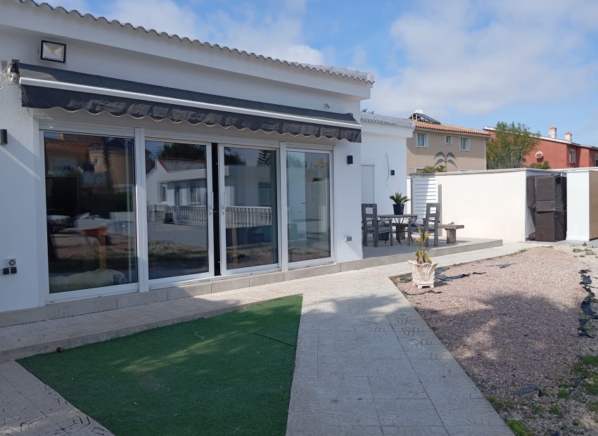 Herverkoop - Vrijstaande woning / Villa -
Lomas de Cabo Roig