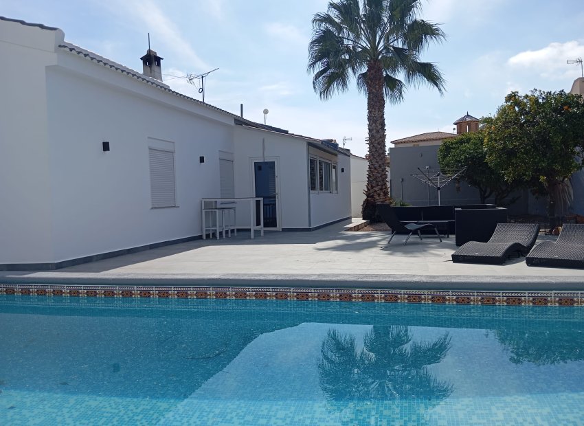 Herverkoop - Vrijstaande woning / Villa -
Lomas de Cabo Roig