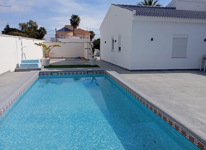 Herverkoop - Vrijstaande woning / Villa -
Lomas de Cabo Roig