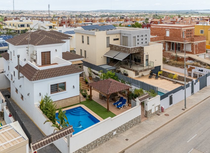 Herverkoop - Vrijstaande woning / Villa -
Los Montesinos - La Herrada