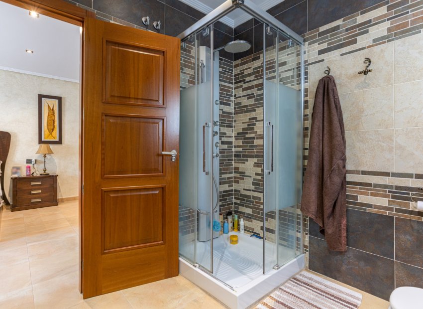 Herverkoop - Vrijstaande woning / Villa -
Los Montesinos - La Herrada