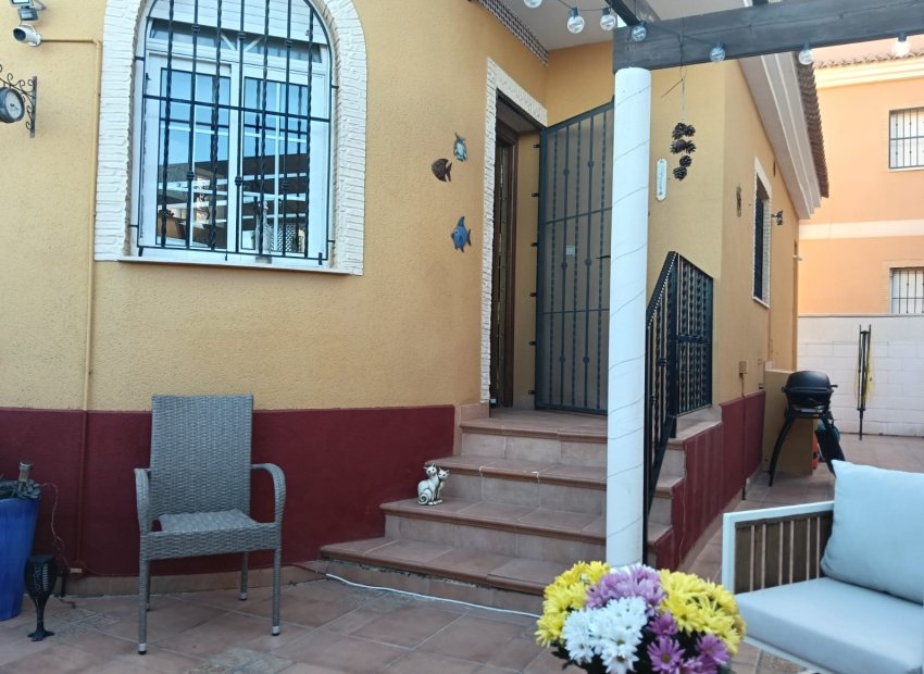 Herverkoop - Vrijstaande woning / Villa -
Los Montesinos - La Herrada