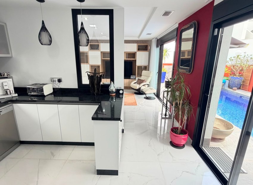 Herverkoop - Vrijstaande woning / Villa -
Los Montesinos - La Herrada