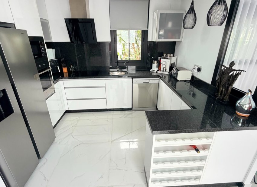 Herverkoop - Vrijstaande woning / Villa -
Los Montesinos - La Herrada