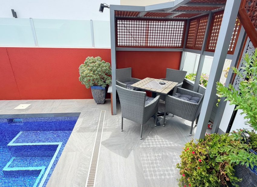 Herverkoop - Vrijstaande woning / Villa -
Los Montesinos - La Herrada