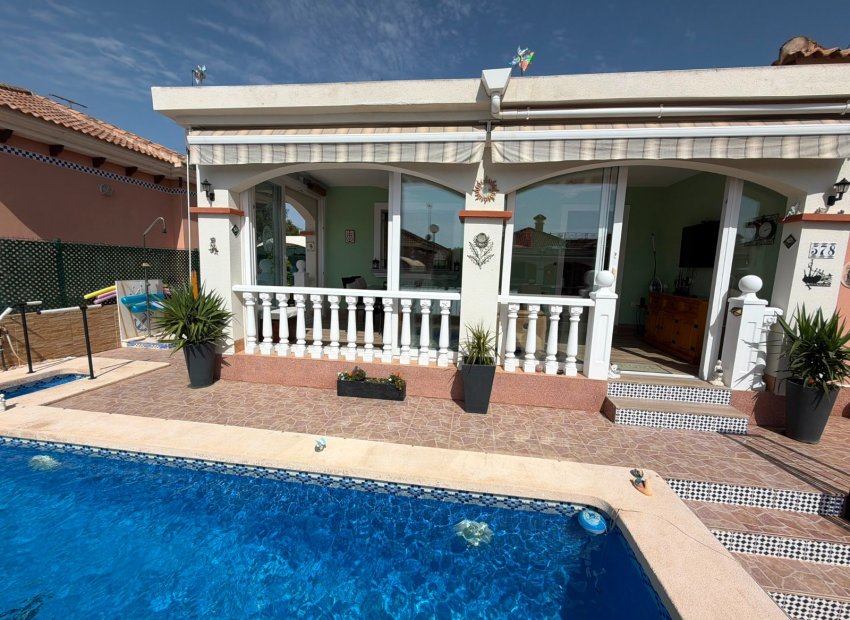 Herverkoop - Vrijstaande woning / Villa -
Los Montesinos - La Herrada