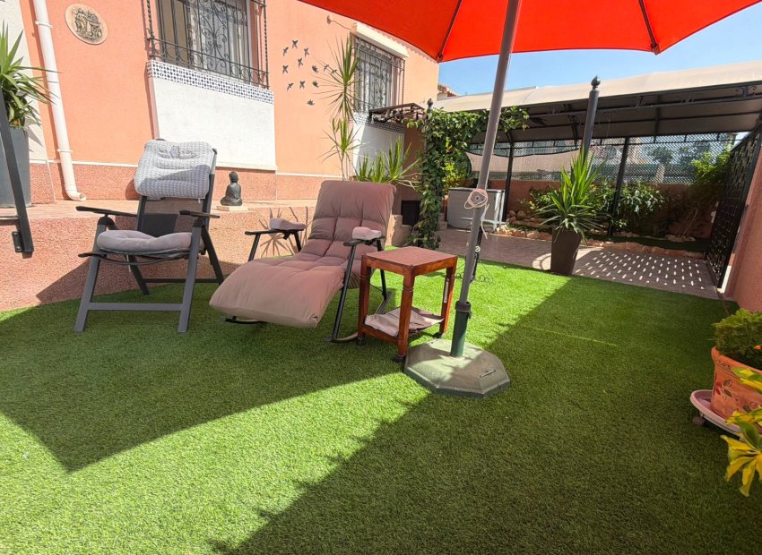 Herverkoop - Vrijstaande woning / Villa -
Los Montesinos - La Herrada
