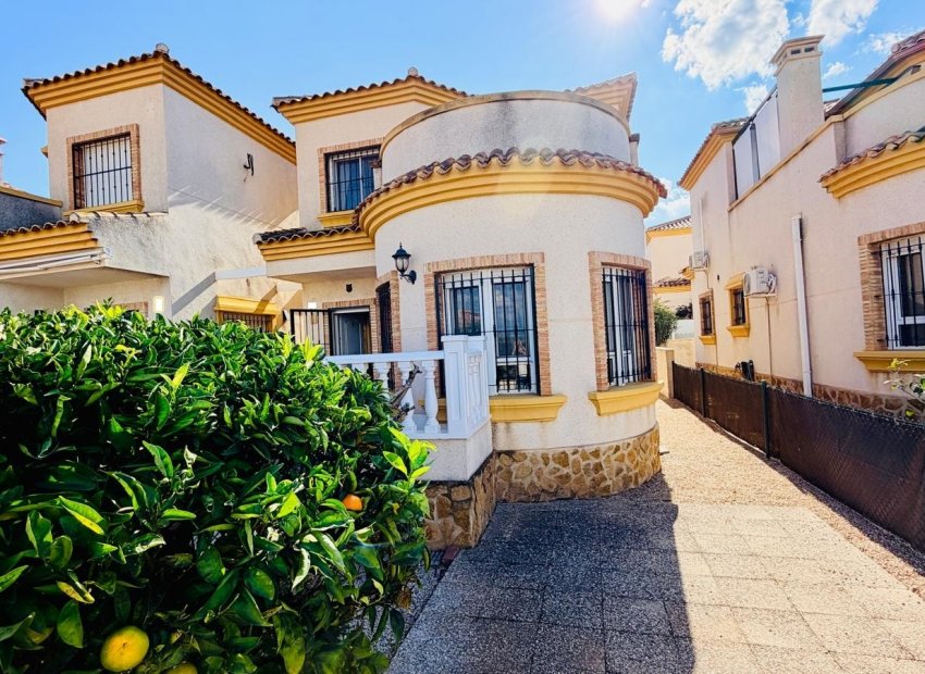 Herverkoop - Vrijstaande woning / Villa -
Los Montesinos - La Herrada