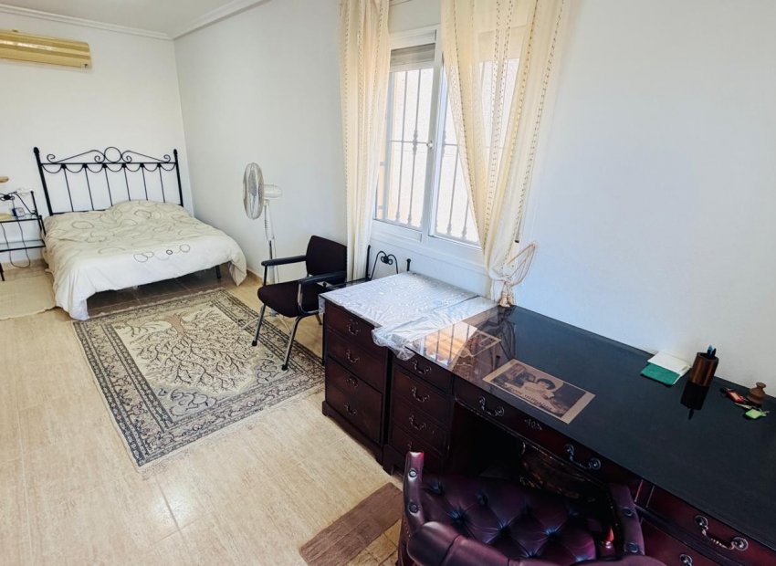 Herverkoop - Vrijstaande woning / Villa -
Los Montesinos - La Herrada