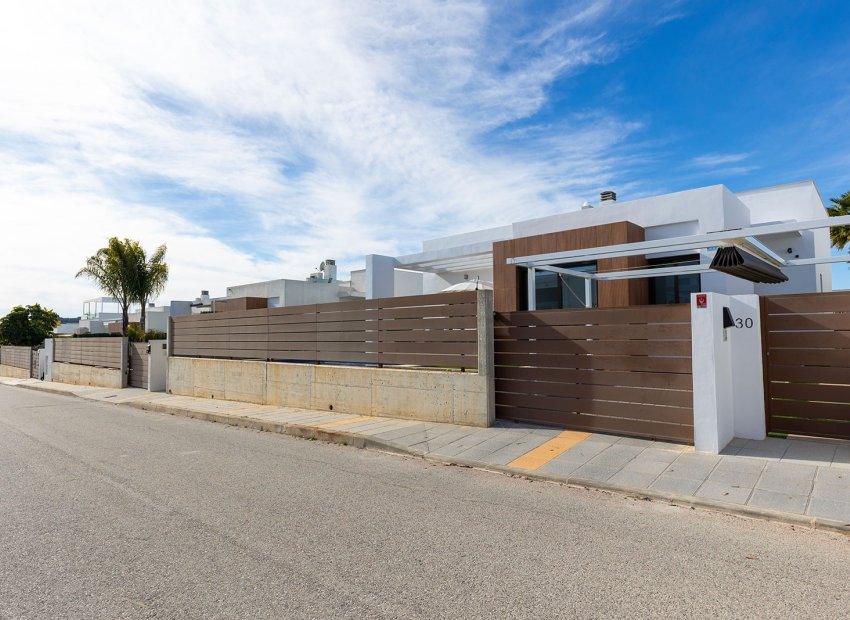 Herverkoop - Vrijstaande woning / Villa -
Orihuela Costa - Entre Naranjos Vistabella Golf