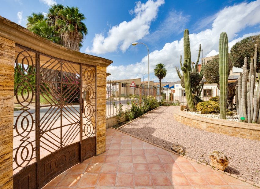 Herverkoop - Vrijstaande woning / Villa -
Orihuela Costa - Orihuela