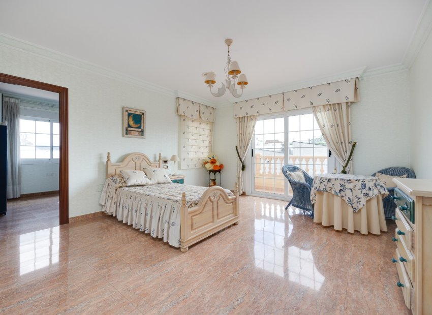 Herverkoop - Vrijstaande woning / Villa -
Orihuela Costa - Orihuela