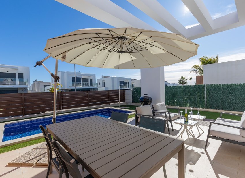 Herverkoop - Vrijstaande woning / Villa -
Orihuela Costa - Vistabella Golf