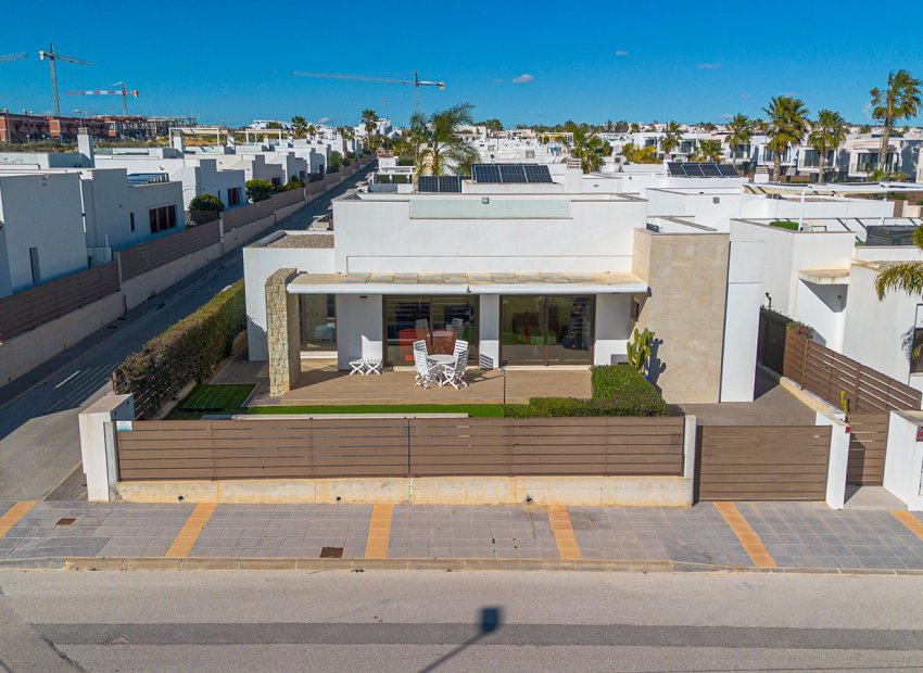 Herverkoop - Vrijstaande woning / Villa -
Orihuela - Entre Naranjos Vistabella Golf