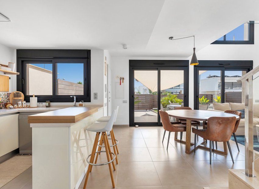 Herverkoop - Vrijstaande woning / Villa -
Orihuela - Entre Naranjos Vistabella Golf