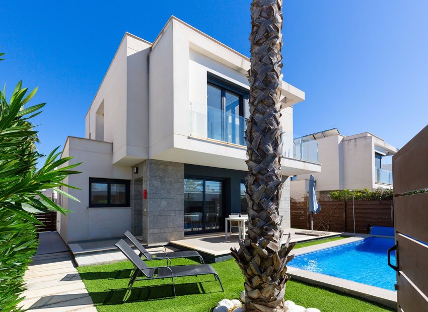 Herverkoop - Vrijstaande woning / Villa -
Orihuela - Vistabella Golf