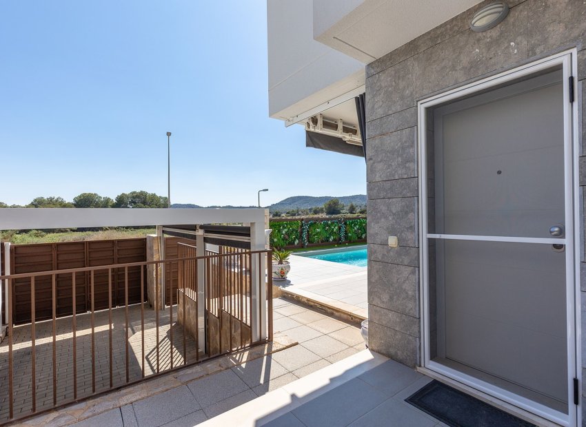 Herverkoop - Vrijstaande woning / Villa -
Orihuela - Vistabella Golf