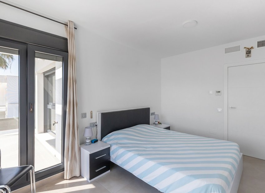 Herverkoop - Vrijstaande woning / Villa -
Orihuela - Vistabella Golf