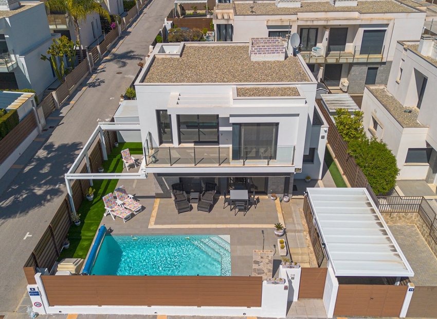 Herverkoop - Vrijstaande woning / Villa -
Orihuela - Vistabella Golf