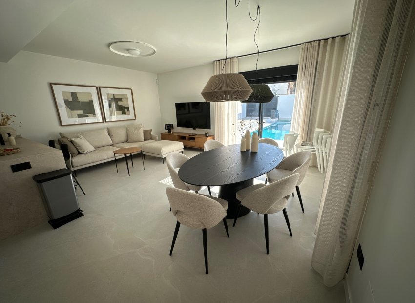 Herverkoop - Vrijstaande woning / Villa -
Rojales - Ciudad Quesada