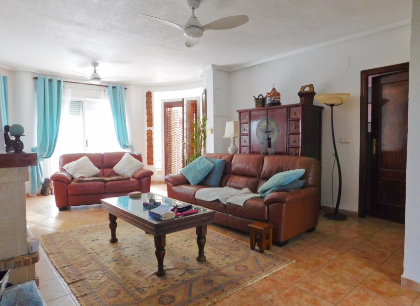 Herverkoop - Vrijstaande woning / Villa -
San Miguel de Salinas - San Miguel Salinas