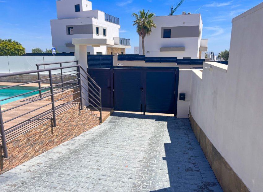 Herverkoop - Vrijstaande woning / Villa -
San Miguel de Salinas