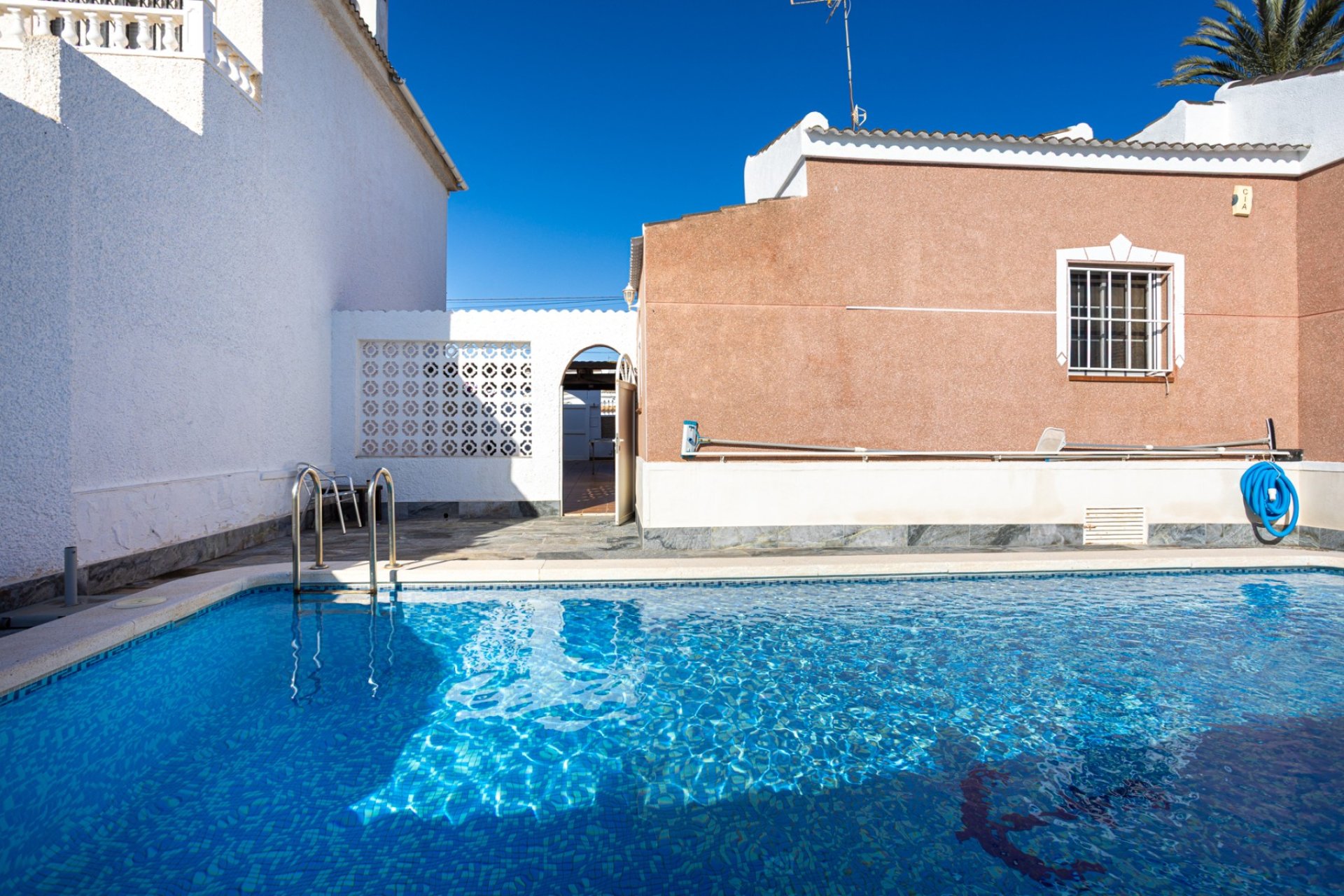 Herverkoop - Vrijstaande woning / Villa -
Torrevieja - Urbanización San Luis