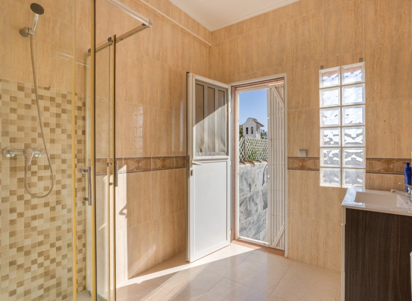 Herverkoop - Vrijstaande woning / Villa -
Torrevieja - Urbanización San Luis