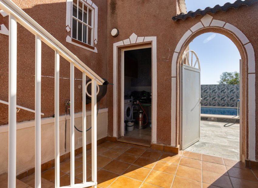 Herverkoop - Vrijstaande woning / Villa -
Torrevieja - Urbanización San Luis