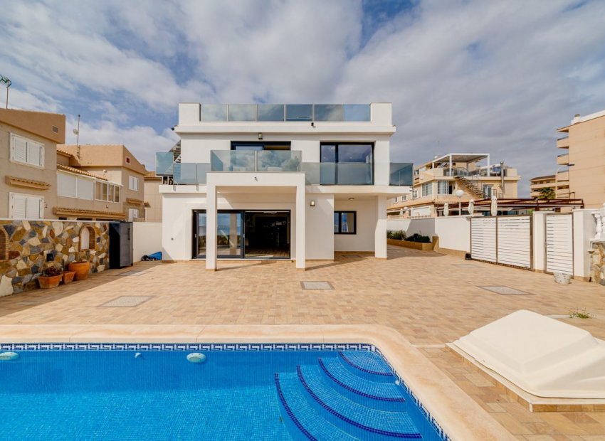 Herverkoop - Vrijstaande woning / Villa -
Torrevieja