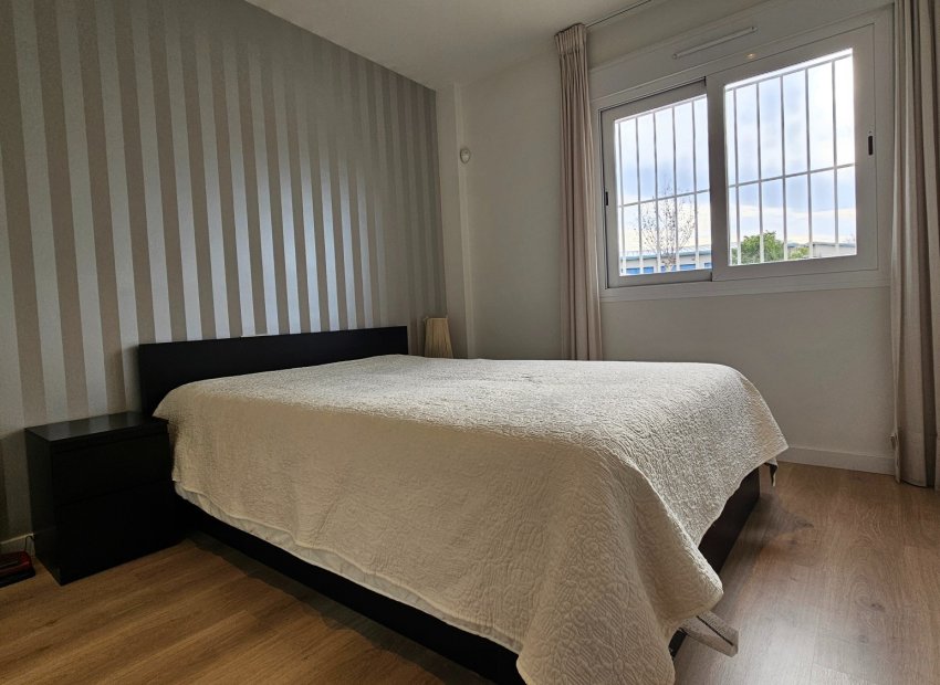 Herverkoop - Vrijstaande woning / Villa -
Torrevieja