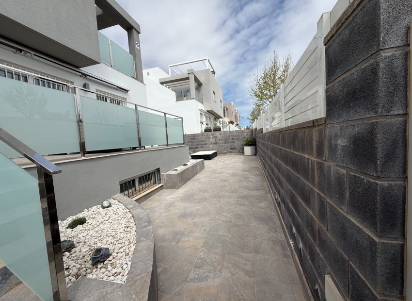 Herverkoop - Vrijstaande woning / Villa -
Torrevieja