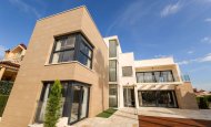 Independiente / Villa - Obra nueva -
            Torrevieja - LR-84937