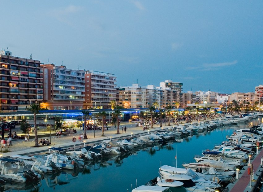 Neue Gebäude - Apartment -
Alicante - Alicante (Alacant)