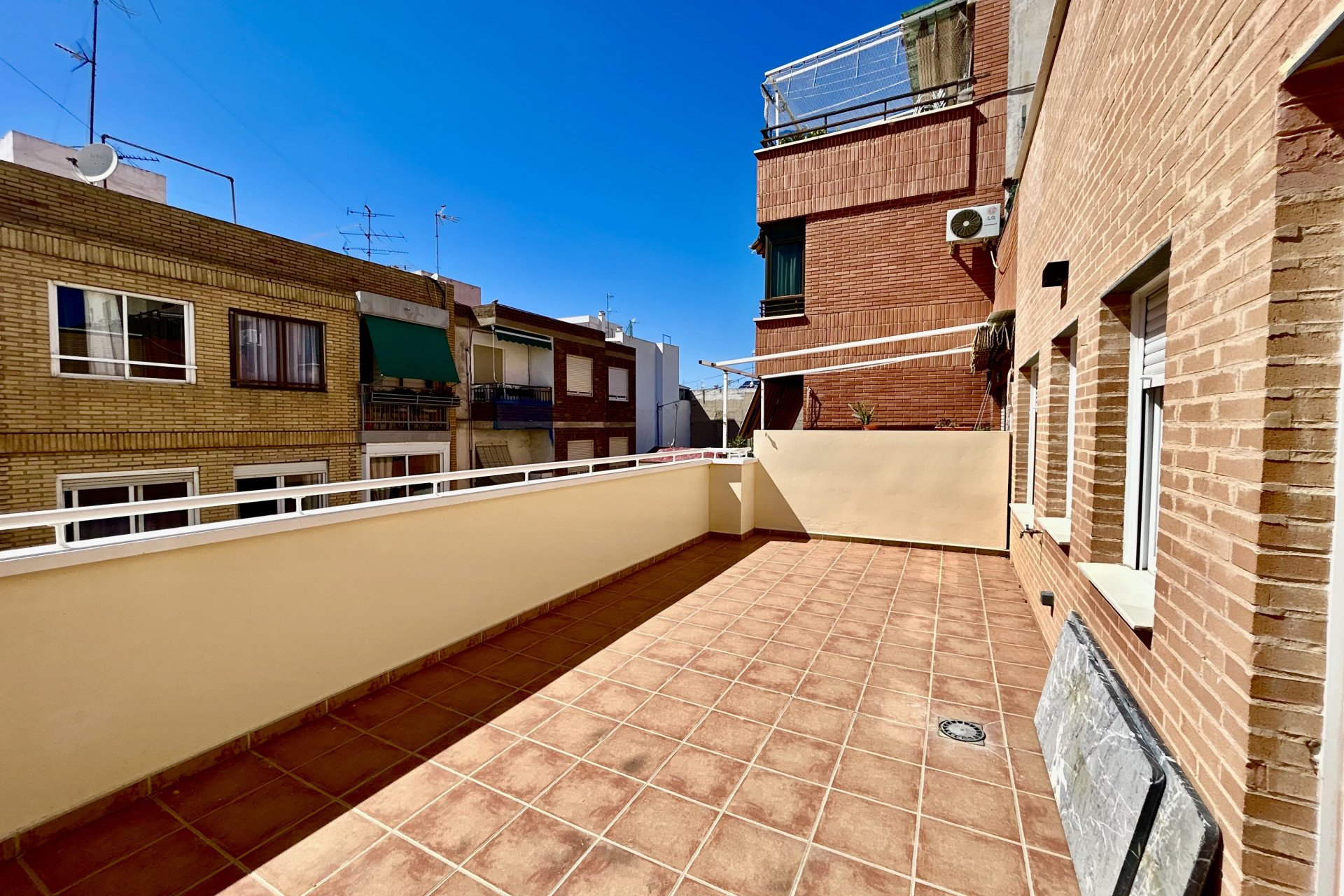 Neue Gebäude - Apartment -
Alicante - Alicante (Alacant)