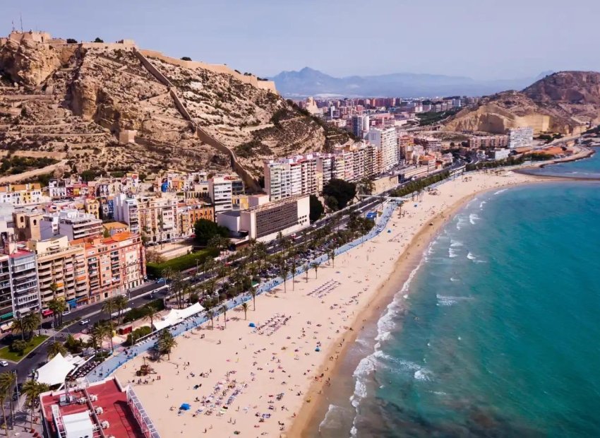 Neue Gebäude - Apartment -
Alicante - Benalua