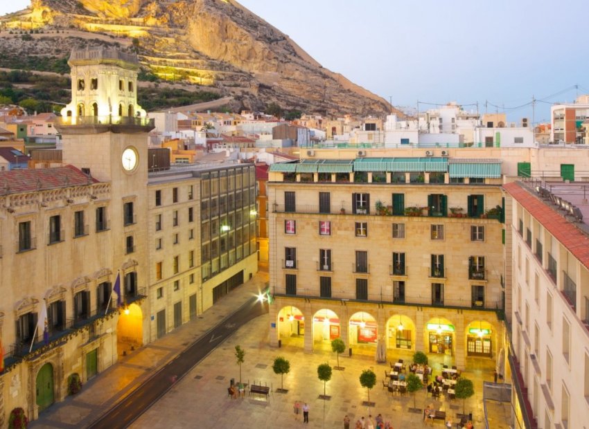 Neue Gebäude - Apartment -
Alicante - Benalua