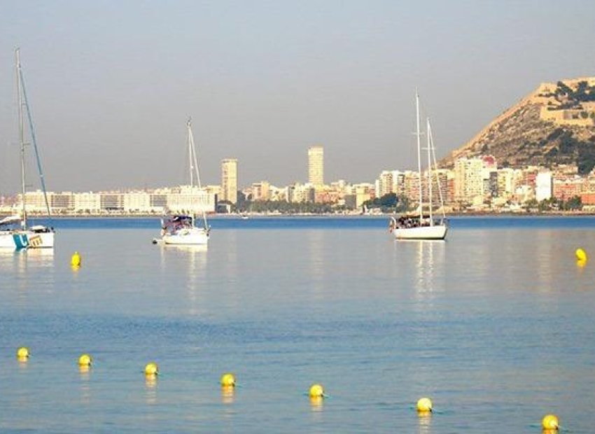 Neue Gebäude - Apartment -
Denia - El Verger