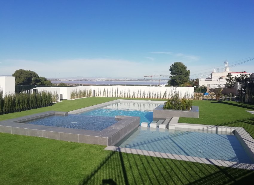 Neue Gebäude - Bungalow - Erdgeschosswohnung -
Torrevieja