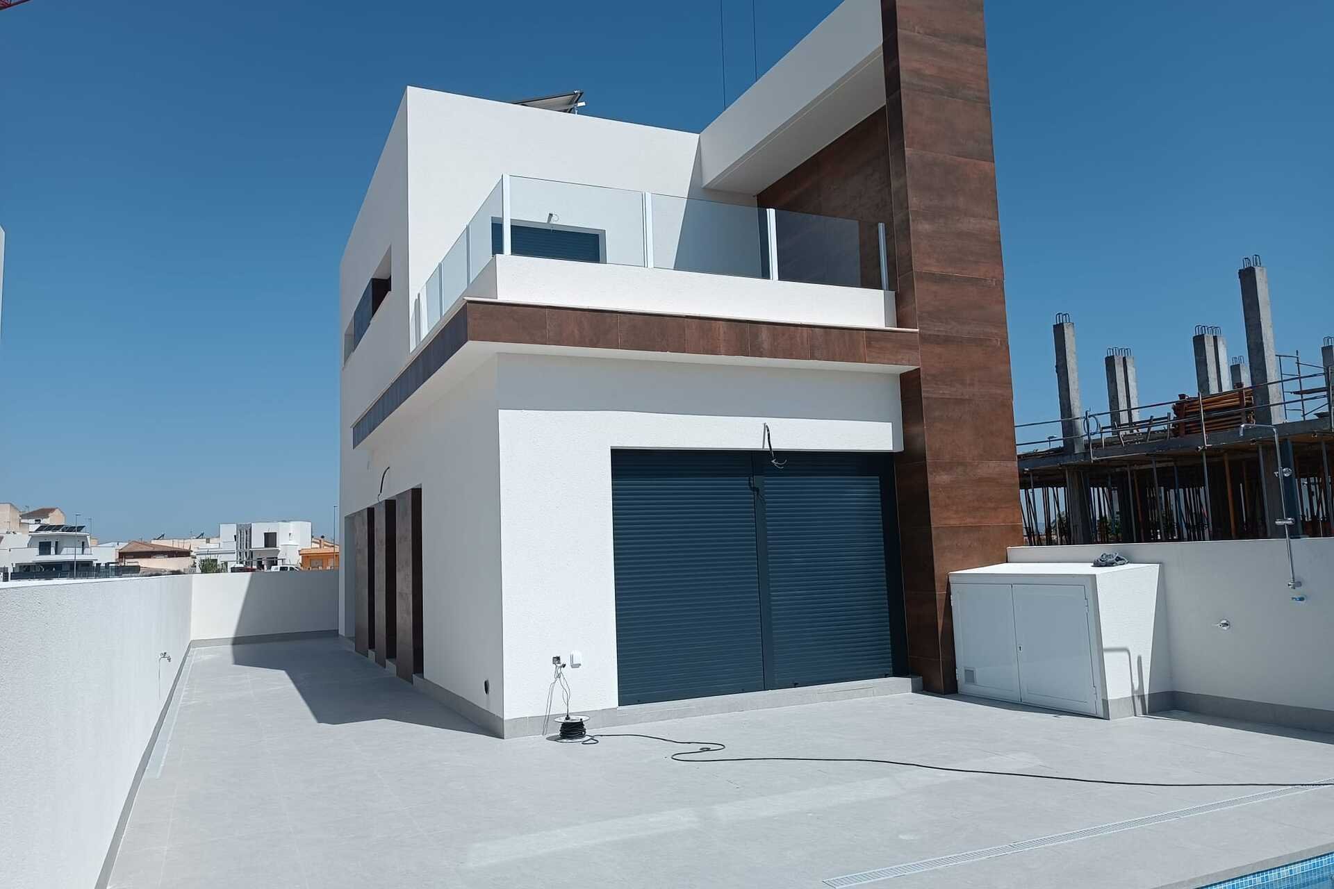 Neue Gebäude - detached -
Daya Nueva