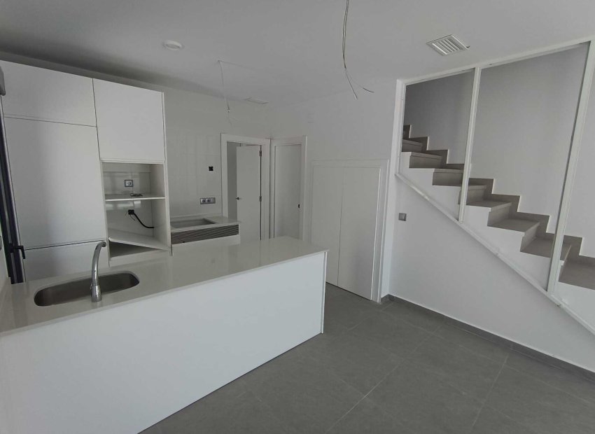 Neue Gebäude - detached -
Daya Nueva