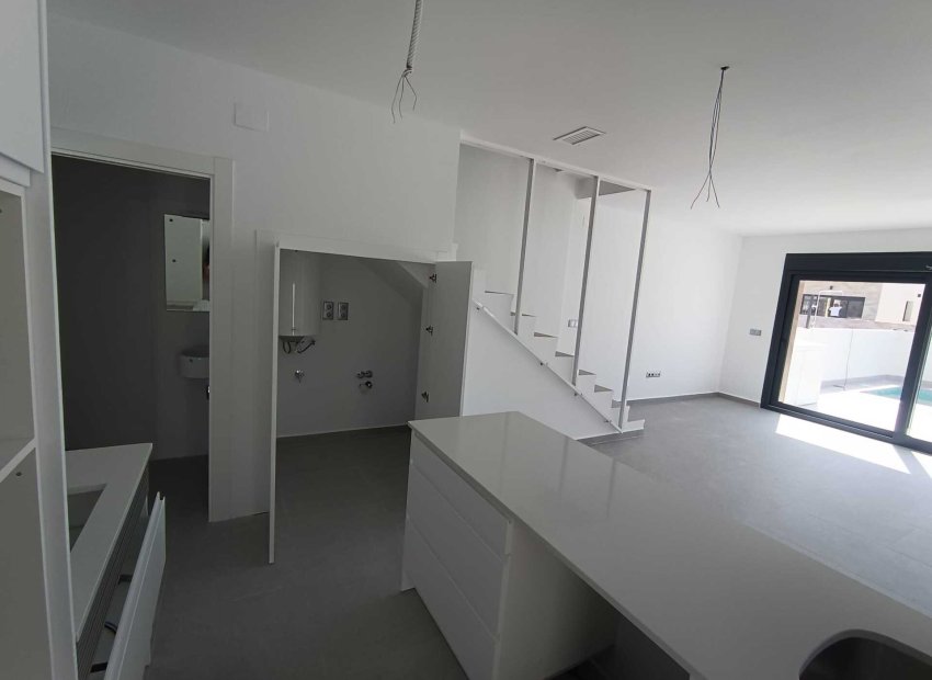 Neue Gebäude - detached -
Daya Nueva