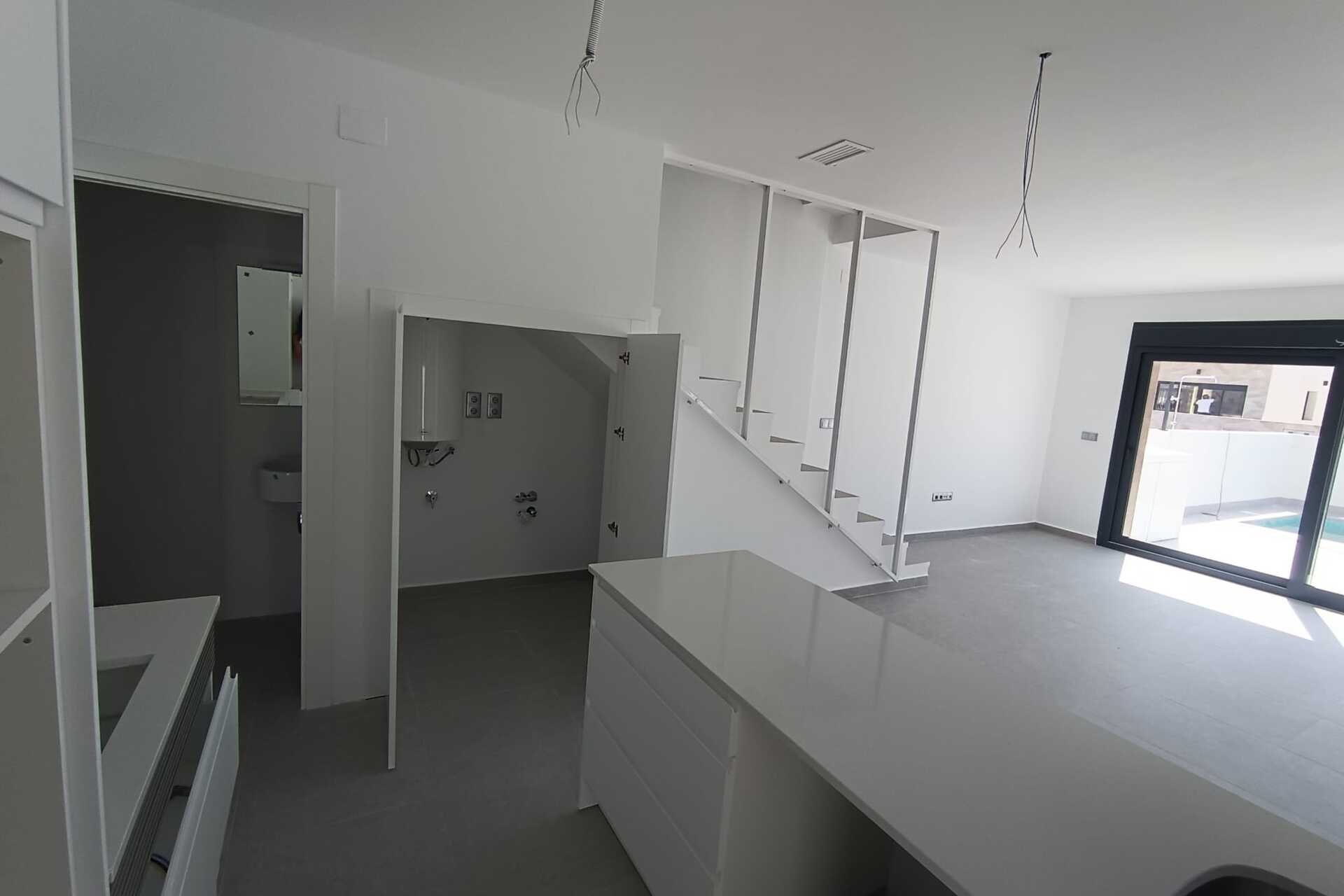 Neue Gebäude - detached -
Daya Nueva
