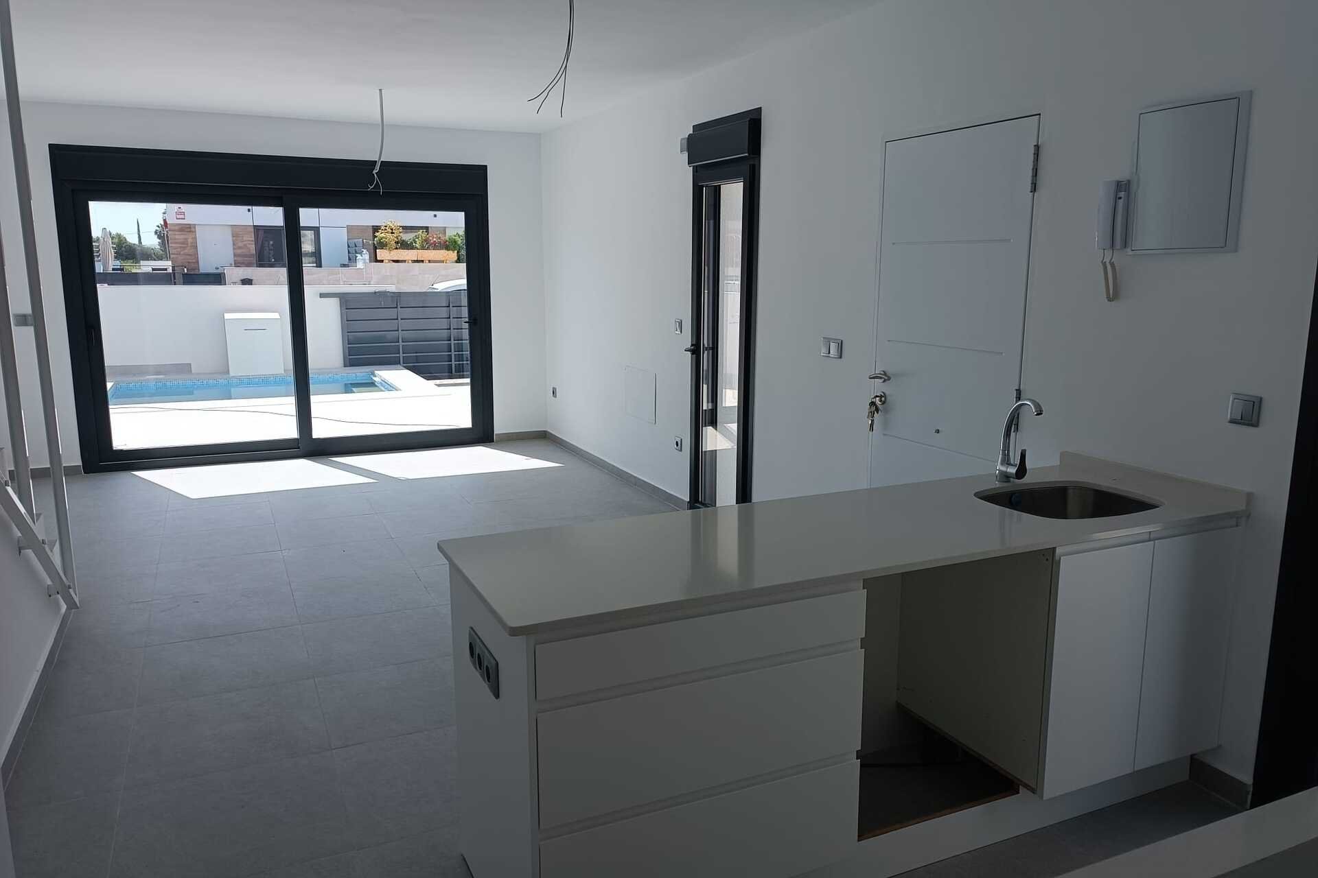 Neue Gebäude - detached -
Daya Nueva