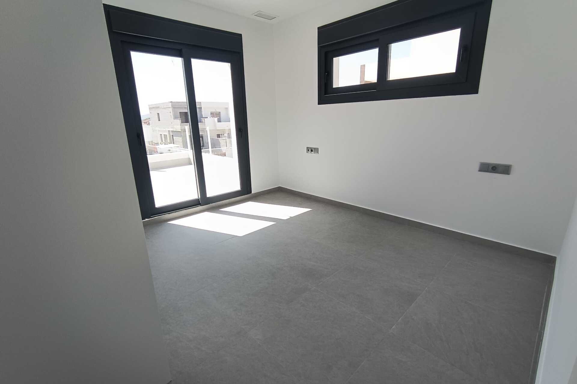 Neue Gebäude - detached -
Daya Nueva