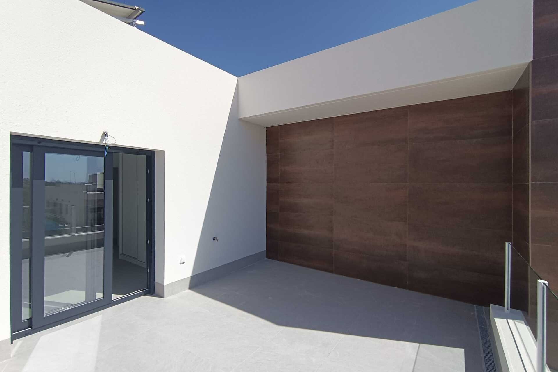 Neue Gebäude - detached -
Daya Nueva