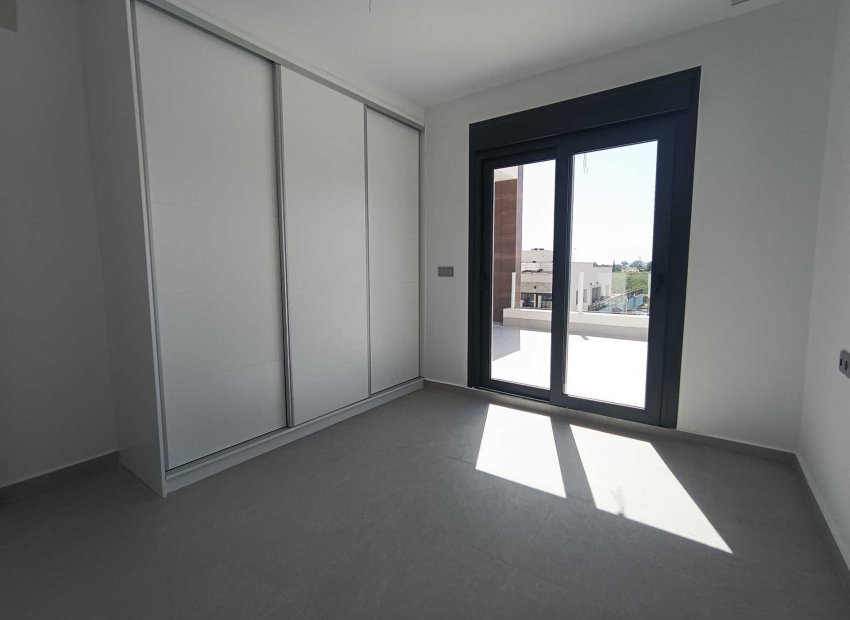Neue Gebäude - detached -
Daya Nueva
